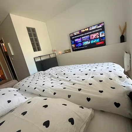 Apartman Climatise Avec Parking Prive A 8 Minutes A Pieds De La Baie De Cousse *